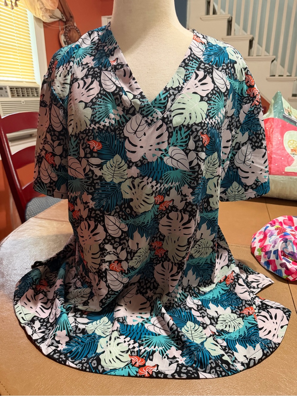 V-Neck Tropical Leaf Print Scrub Top in Teal, Mint & Coral